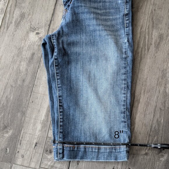 Levi's, Capri Stretch Denim Shorts, Sz 6 - Picture 8 of 10